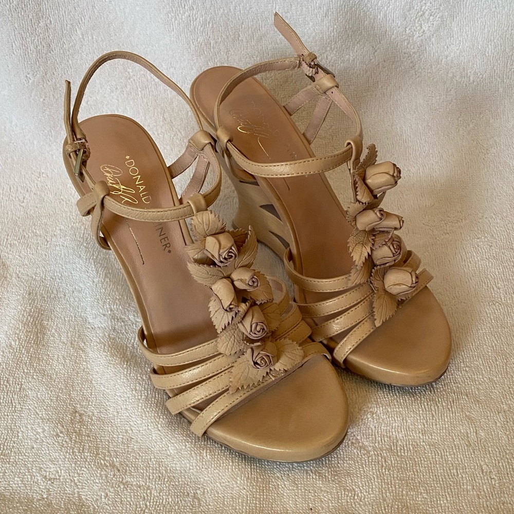 DONALD PLINER Nude wedge sandals - Picture 6 of 9